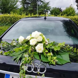 Décoration florale voiture mariage
